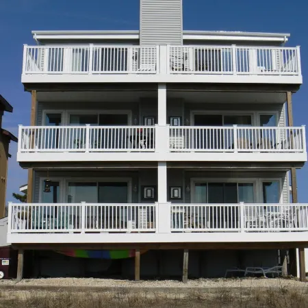EXCLUSIVE OCEANFRONT LUXURY PRIVATE RESIDENCE