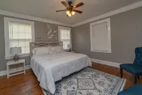 2 BR Charming Duplex w/ Large Yard + Full Kitchen