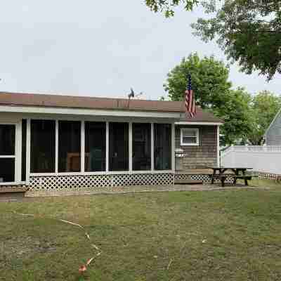 Walk to family friendly beach in West Dennis! Hotel Exterior