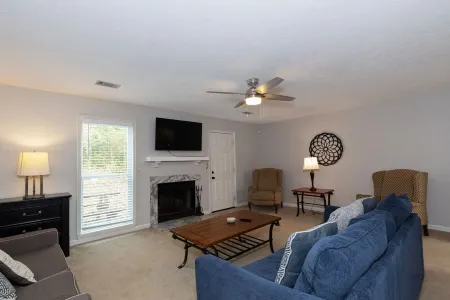 Charming Townhouse - great walkable area 5 min from Downtown