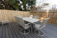 Renovated Row Home in the heart of Downtown Annapolis.Two blocks to everything - Bungalows