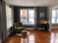 Entire home Beautiful remodeled bluegrass bungalow Hotel dekat Steele Stadium