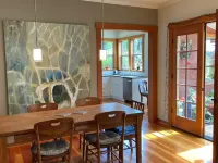 Bright art-filled home, fruit trees, valley view Hotels in Lopez