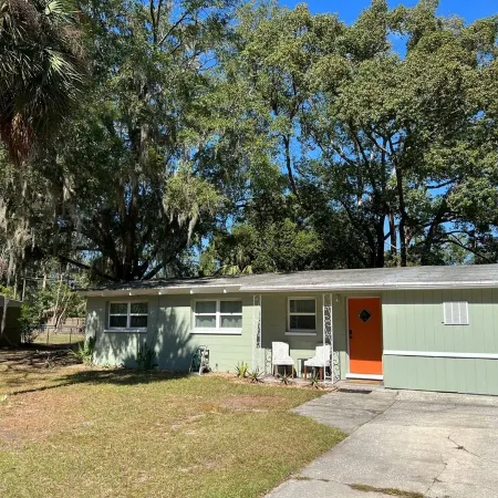 4 bed, 2 bath home conveniently located in NE Gainesville