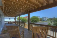 Family Fun House! Private Pool, Putting Green, Walk to Beach, Hot Tub, Game Room