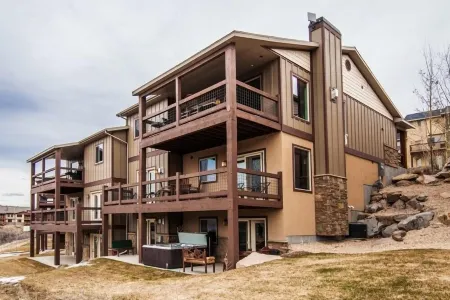 Deer Valley and Mayflower Resort Ski & Lake Home Page