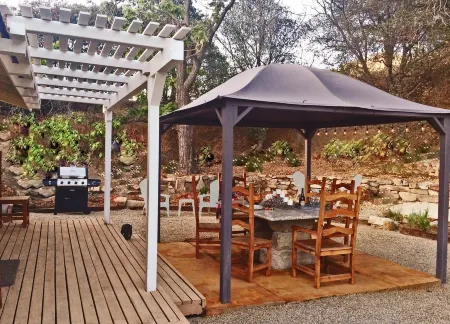 Chic Historic Cottage in the Heart of 3 Rivers - voted Best Vacation Rental 2015 Отели рядом с достопримечательностью «Зона отдыха Слик Рок»