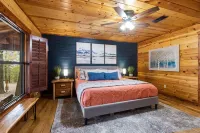 Big Sky Mountain Lodge-Spectacular Views-Hot Tub\GameRoom\Play-Set\Hike To River