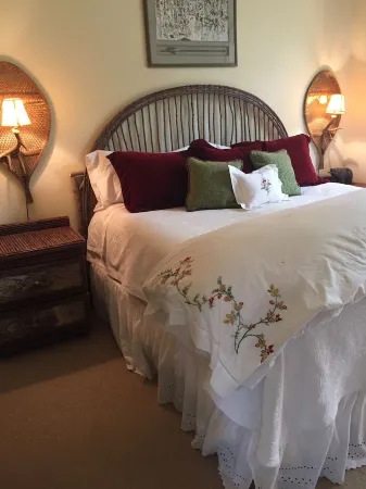 Luxury Home, magnificent Views!Private Jacuzzi, Walk or Free shuttle to ski!