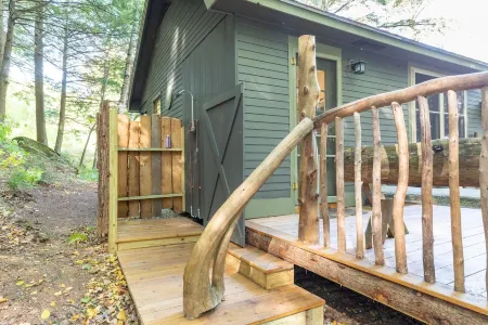 Quaint cottage on peaceful NH lake! Enjoy swimming, kayaking, and trails.