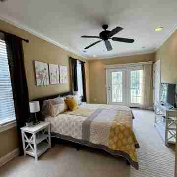 Downtown Luxury Charleston-Style Row House/Near Bruce's Field/Horse District Rooms