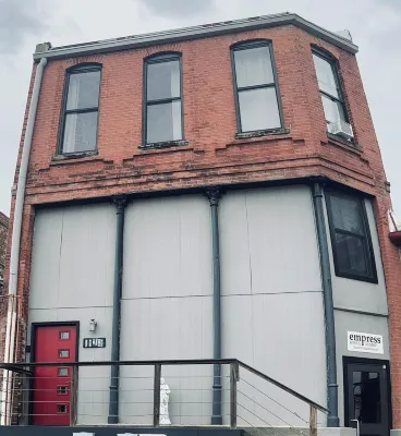 Modern 3000sf 4-Bedroom Loft in Historic Downtown Fort Scott Hotels in Fort Scott