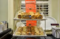 Hampton Inn Charleston-Historic District - Breakfast