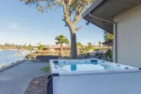 Waterfront Hawaiian oasis