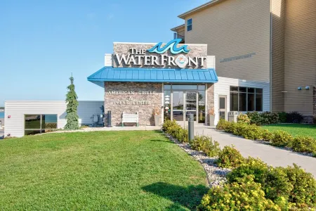 Beautiful 1500+ sq ft cabin with outdoor pool just steps off the patio