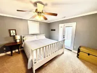 Beautiful, peaceful lakefront home on Loch Lomond!