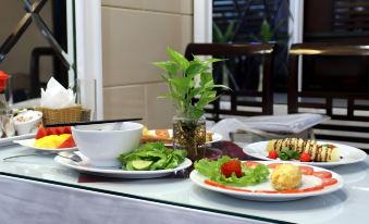 Holiday Suites Hotel & Spa