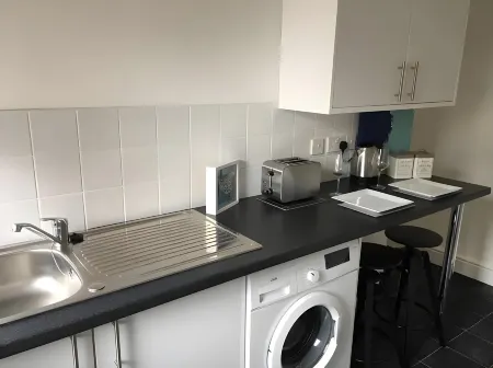 Townhouse @ Allen St - Stoke Отели рядом с достопримечательностью «Трентам Гарденс»