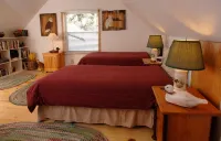 Dog-Friendly Fishing/Ski Log Home by River/Mountain – a Feeling of Old Ketchum