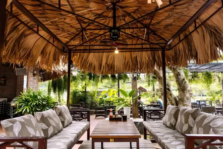 Catba Oasis Bungalows Отели рядом с достопримечательностью «Cat Co Beach»