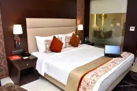 Lords Plaza Surat Отели рядом с достопримечательностью «Джавахарлал Неру Гарден»