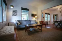 Charming bungalow with wraparound porch in Thunderbolt Hotels in Thunderbolt