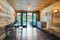 Refined Lake Retreat on Lake Fork in Emory, TX, fishing, kayaking, antiquing Hotels in Rains County