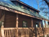 Cozy updated Cabin.  Welcome to "Bear Necessities" Hotels near Kear's Broom Shop