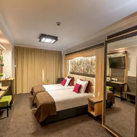 Hotel Zoo Sofia - Secured Paid Parking