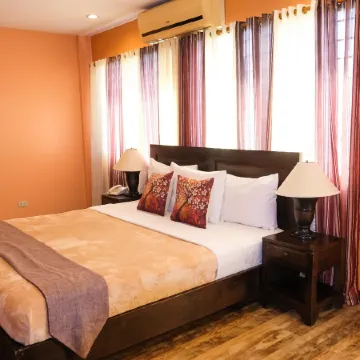 Pacific Waves Resort