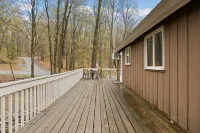 Shanty Creek Retreat - Pool & Hot Tub Access - Close to Torch Lake