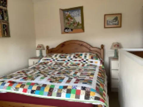 Snug, centrally Cottage With Enviable Lake and Snowdon Massif  Views.