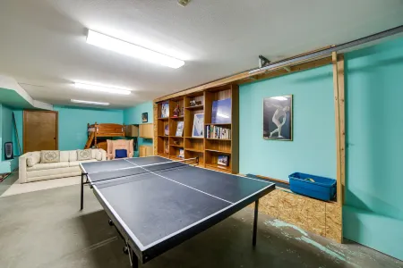 Snowline Cabin #51 - Executive Style Vacation Home That Sleeps 8!