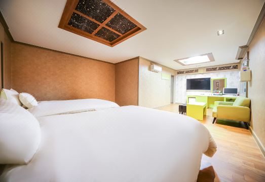 숙소 비교 분석