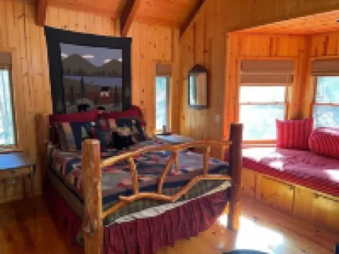 5 Acre Private Hollow 15 Min from Downtown Highlands!