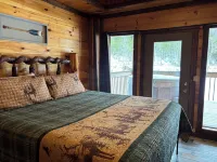 Hot Tub!!! 2 Large Decks on Spirit Lake Hotels in Wolfe County
