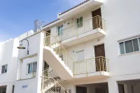 Bay View Gardens Apt 3 Hotels in Гермасогия