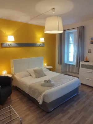 Hôtel les Thermes Hotels in Réaux-sur-Trèfle