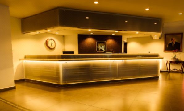 Riande Aeropuerto Hotel Casino