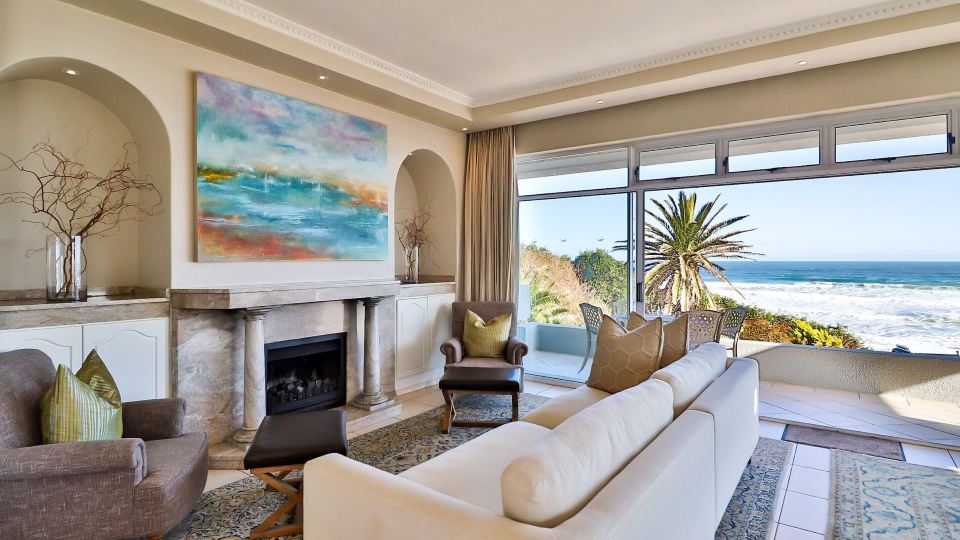 Hermanus Beachfront Lodge