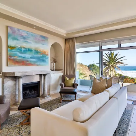 Hermanus Beachfront Lodge