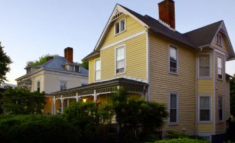 200 South Street Inn