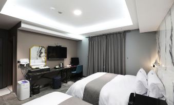El Tower Hotel