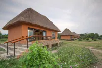 Ihamba Lakeside Safari Lodge - Parking