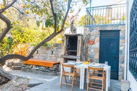 Lemon Apartment with Garden and Sea View by Wonderful Italy