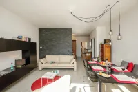 Spiaggia Azzurro -Lakeside with Terrace - Happy Rentals