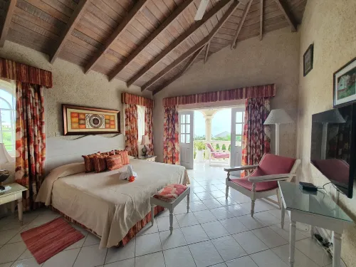 Sea Symphony Villa Hotels in Fustic