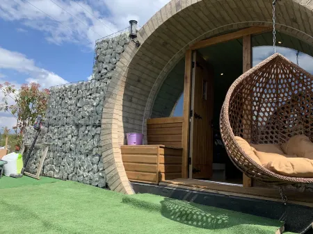 Cosy Escape Heated Luxury Pod with Hot Tub
