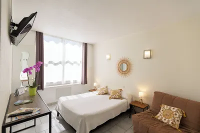 Hotel Les Bellugues فنادق في Mialet