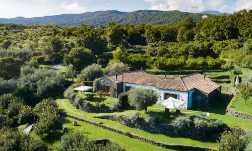 Monaci delle Terre Nere